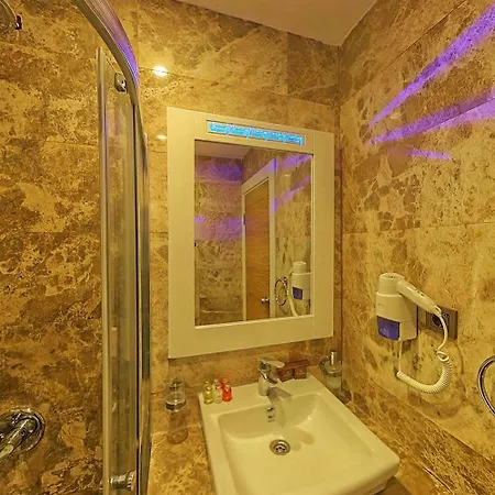 ホテル Camelot Boutique (adults Only) 4*