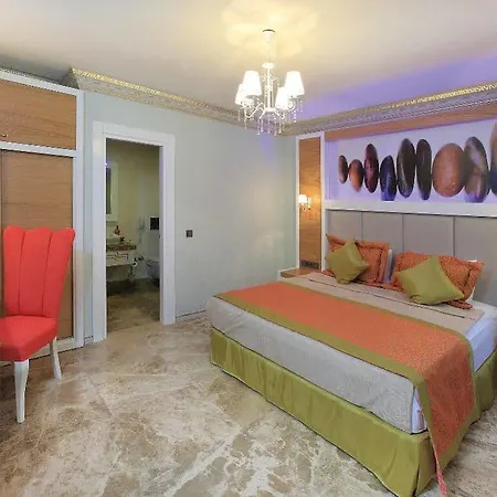 ホテル Camelot Boutique (adults Only) 4*