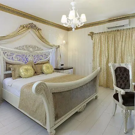 Camelot Boutique (adults Only) ホテル 4*