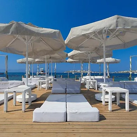 Camelot Boutique (adults Only) ホテル 4*
